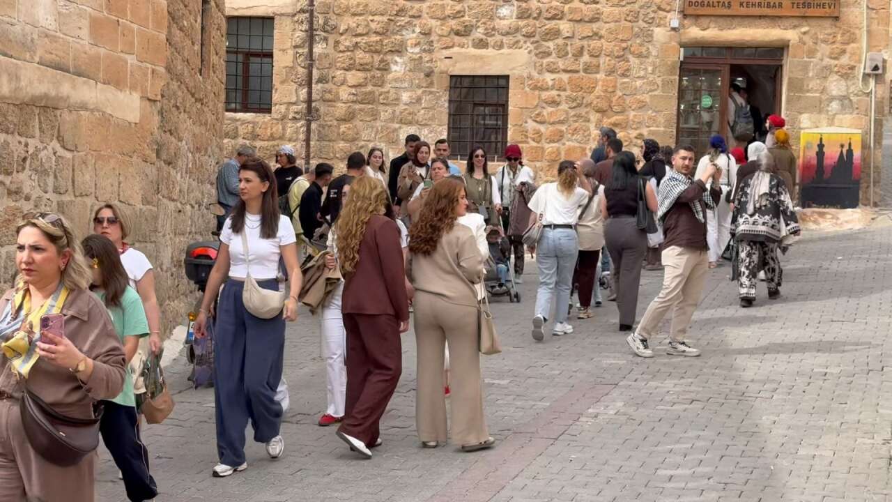 Uzak Şehir diziyle turist patlaması yaşanan Midyat’a Konya’dan da akın var 6